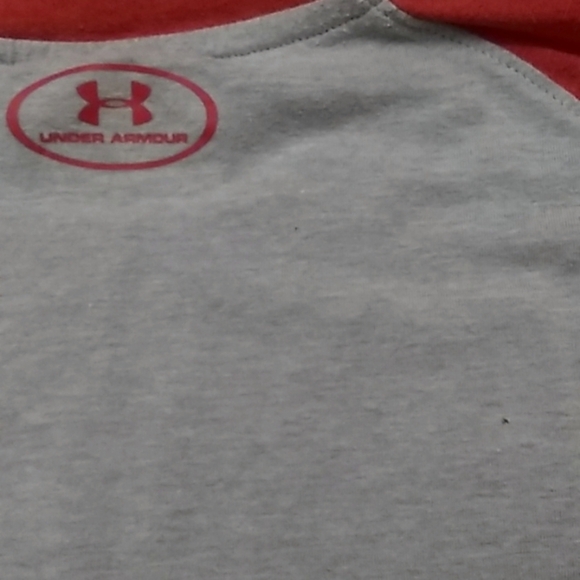 Under Armour Shirt - Picture 5 of 5